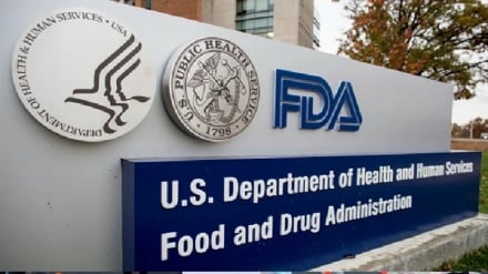 הבית הלבן איים על ראש ה-FDA לאשר את החיסון של פייזר או להתפטר