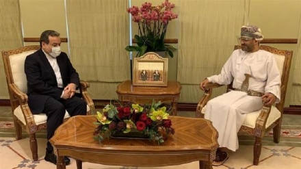  Araqchi discusses regional developments with Omani FM 