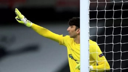 Calcio, il portiere iraniano da Guinness dei Primati