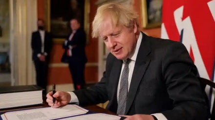 Johnson nënshkruan marrëveshjen tregtare pas Brexit