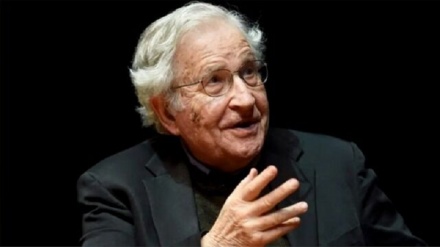 Chomsky Kritik Keras Sanksi Tidak Manusiawi AS terhadap Rakyat Iran