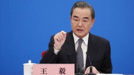 中国就美国对北京采取强硬措施发出警告