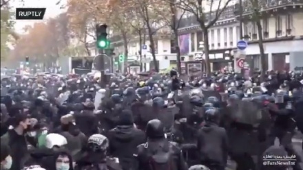 Paris'te hükümet karşıtı protesto gösterileri devam ediyor
