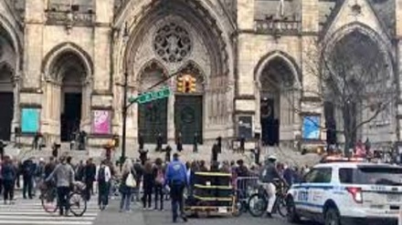 Paura a New York, spari verso gli agenti davanti alla cattedrale