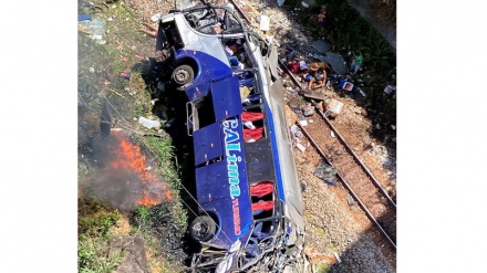 Brasile: bus cade da viadotto, morti e feriti