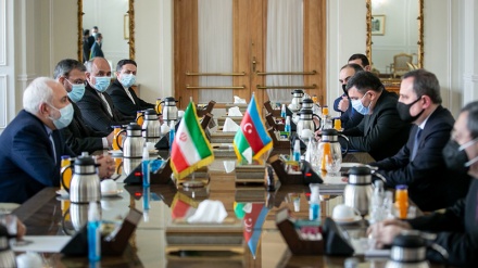 Iran, incontro Zarif e collega azero: sviluppo relazioni 