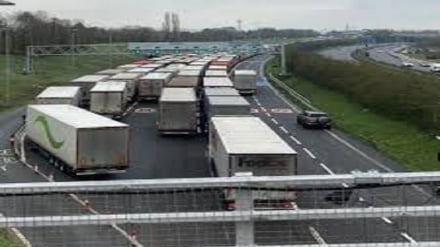 Effetto Brexit, maxi ingorgo alla frontiera dell'Inghilterra 