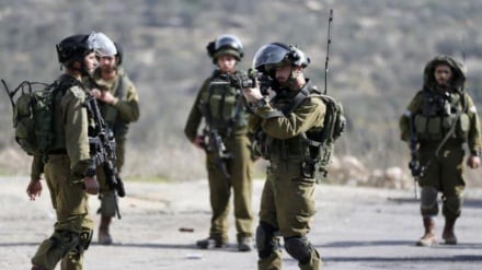 Fuerzas israelíes atacan y arrestan a palestinos en Cisjordania y Al-Quds