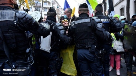 Përleshjes mes policisë dhe protestuesve kundër ligjit 