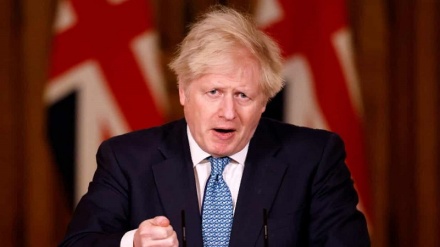 Calls for national lockdown in England to curb spread of new Covid strain