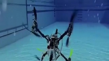 (VIDEO) Un drone che può muoversi sott'acqua