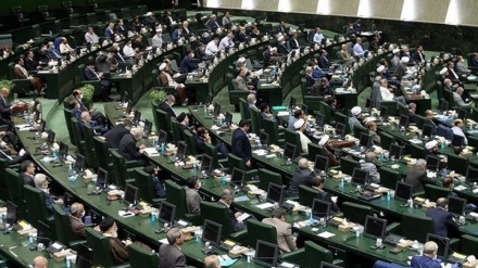 イラン議会で、「制裁解除のための戦略的措置」の全体的計画が承認