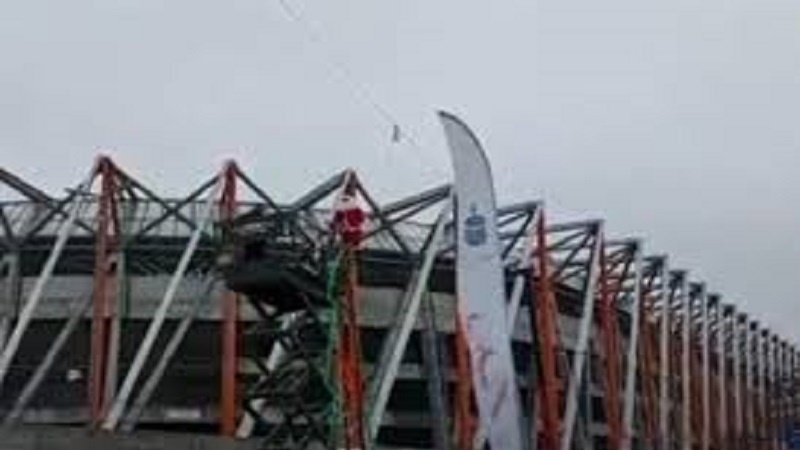 Polonia, Babbo Natale cade da una bicicletta gigante