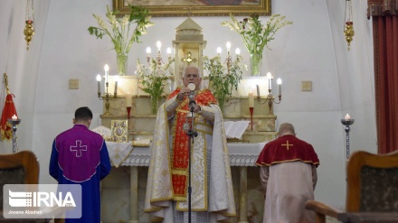 Kremtimi i përvjetorit të lindjes së profetit Isa a.s. në kishën Sorp Gregor të armenëve në Teheran