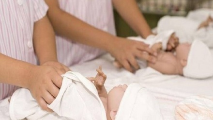 د کورنا مریضې څلور ماشومان وزیږول 