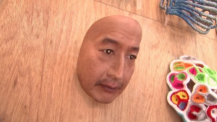 実在の人の顔でフェイスマスク