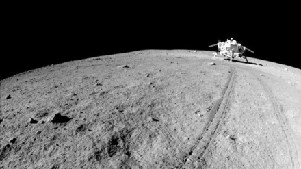 中国の無人探査機、月面で土壌サンプル採取開始