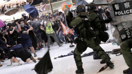 印度尼西亚抗议者与警察发生冲突