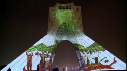 テヘラン市内アーザーディー･タワーで、イラン国民の団結をテーマにした３Ｄマッピングが実施