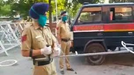 India, operai saccheggiano fabbrica di componenti IPhone 