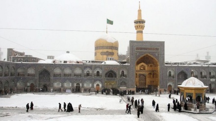 حرم نورانی حضرت امام رضا(ع) در برف سپید پوشید+ تصاویر