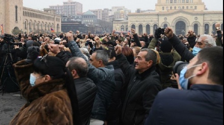 Ermənistoni parlamenti vədə anti dıvlət aksiyaon.