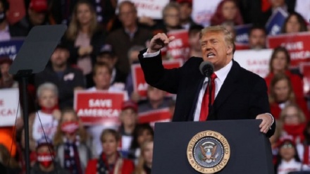 USA, Trump vuole ribaltare il voto: invano  
