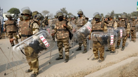 Indien blockiert Grenzen zu Delhi, während tausende Bauern protestieren