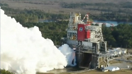 NASAの大型ロケットのエンジン燃焼試験が、わずか1分強で停止