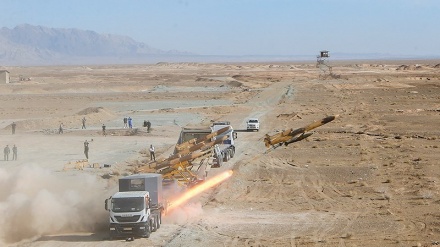 Hari Kedua Manuver Drone Militer Iran (2)