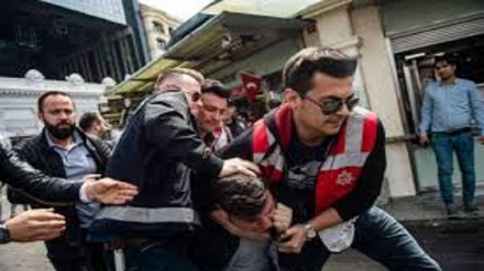 Turchia: nuova ondata di arresti contro golpisti