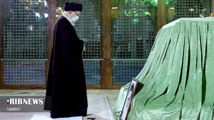 Líder de Irán rinde homenaje al fundador de la República Islámica(Video+Fotos)