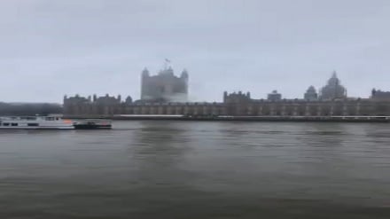 (VIDEO) Inghilterra: l'incendio nel Parlamento