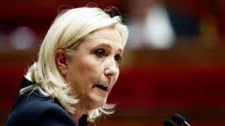 Marine Le Pen contro l'uso dell' hijab in Francia  islamico