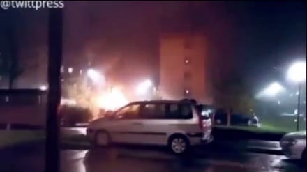 Fransa'da 30 Araç Kundaklandı