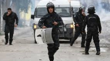 Rivolta di giovani in Tunisia, la polizia arresta oltre 870 persone
