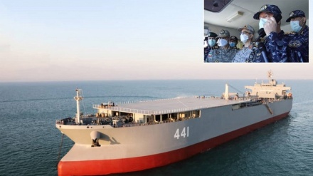 “海上实力99”的海军演习中法塔赫潜艇发射鱼雷