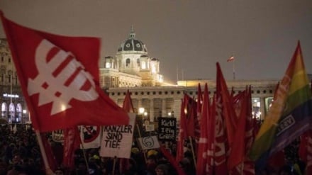 Austria, Coronavirus: la gente scende in piazza contro il Governo