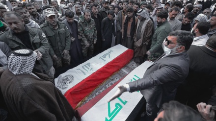  Mourners burry killed Iraqi fighters in holy city of Najaf 