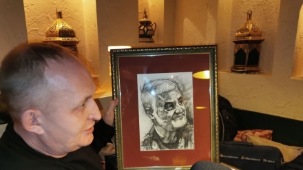 ロシア軍事博物館で、イランの殉教者ソレーマーニー司令官関連の絵画が公開