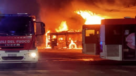 Italia: incendio a Reggio Emilia, bruciati 15 bus