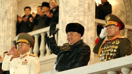 Koreja Veriore prezanton raketa të reja balistike