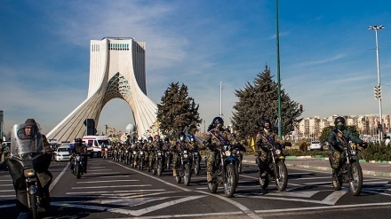 Dah-e Fajr, Angkatan Bersenjata Iran Gelar Parade Motor (1)