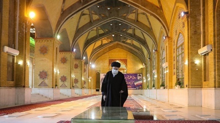 (FOTO) Leader rende omaggio ai martiri della Rivoluzione islamica - 2