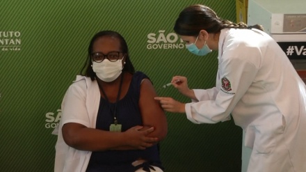 Video: Brasil aplica vacuna contra COVID-19 