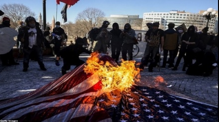 Video: Antifa da la bienvenida a Biden, quemando banderas de EEUU