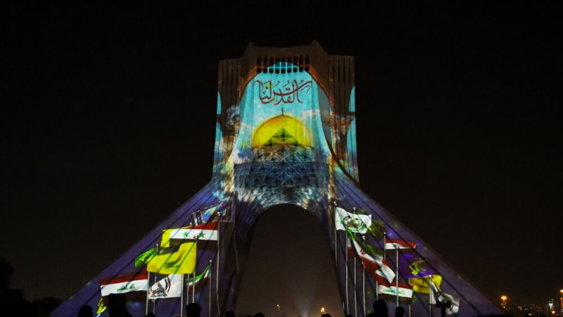 نمایش چهره ماندگار شهیدان مقاومت روی برج آزادی تهران