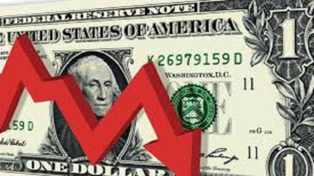 USA, il dollaro è crollata ai minimi storici