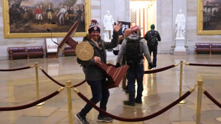 Mbështetësit e Trump sulmojnë Kongresin