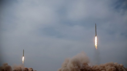 IRGC Kerahkan Rudal dan Drone dalam Manuver Terbaru